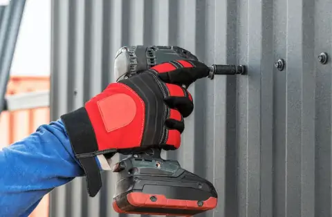 Travaux de zinguerie - Chargé